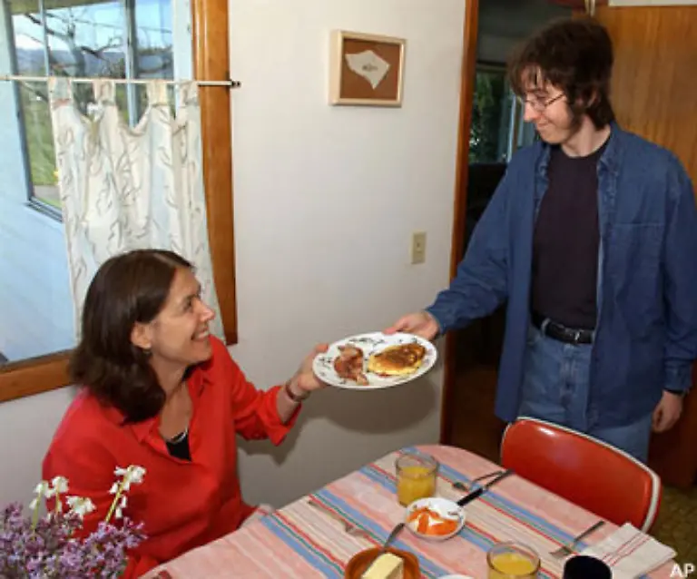 Also-vielleicht-reicht-es-ja-auch-einfach-mal-nett-zu-sein-Machen-Sie-Ihrer-Mutti-doch-wenigstens-einen-Tag-lang-den-Zivi
