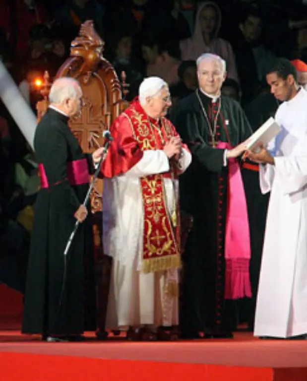 Allerdings-leidet-die-Kirche-seit-Jahrzehnten-an-massiver-Abwanderung-der-Glaeubigen-Die-Abwendung-der-Brasilianer-vom-Katholizismus-und-der-rasante-Zulauf-fuer-protestantische-Freikirchen-und-Sekten-sind-auch-Thema-der-paepstlichen-Reise