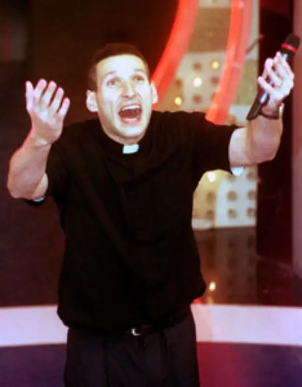 Als-Hauptdarsteller-in-einem-religioesen-Spielfilm-lockt-er-Millionen-Menschen-in-die-Kinos-Katholiken-wie-Sektenanhaenger-Die-betraechtlichen-Gewinne-und-Honorare-fliessen-in-kirchliche-Sozialprojekte-Sein-populaerer-TV-Sonntagsgottesdienst-ist-brasilienweit-ein-Hit-und-wird-in-zwoelf-Laender-uebertragen