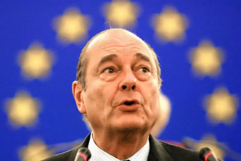 Als-Minister-Premierminister-und-nicht-zuletzt-als-Pariser-Buergermeister-war-Chirac-ein-Hansdampf-in-allen-Gassen-ein-Vollblutpolitiker-mit-Witterung-fuer-Macht-und-noch-schwebende-Korruptionsverfahren-koennten-es-klaeren-womoeglich-auch-fuer-ihren-Missbrauch