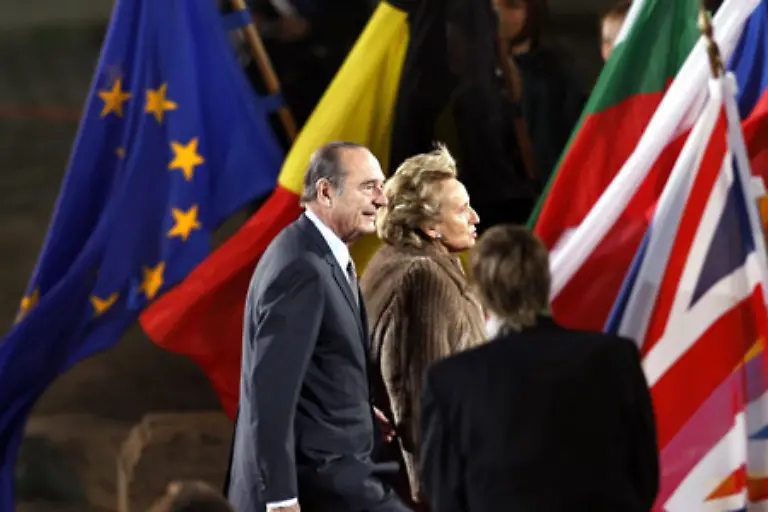 Und-dann-geht-Chirac-hier-mit-seiner-Frau-Bernadette-Chodron-de-Courcel-auch-noch-ohne-grosses-Vermaechtnis-von-Bord-selbst-wenn-er-aus-der-franzoesischen-Nachkriegsgeschichte-auch-international-nicht-wegzudenken-ist