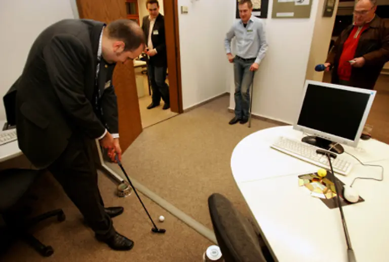 zuviel-Stress-am-Arbeitsplatz-beguenstigen-den-hohen-Blutdruck-der-sowohl-eine-eigenstaendige-Krankheit-als-auch-eine-Begleiterscheinung-einer-anderen-Krankheit-wie-z-B-Diabetes-sein-kann