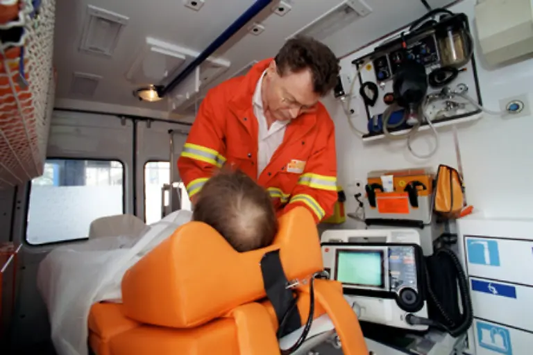 Ein-ploetzlich-auftretender-Bluthochdruck-wird-als-hypertensive-Krise-bezeichnet-Er-ist-ein-Notfall-der-sofort-vom-Arzt-behandelt-werden-muss