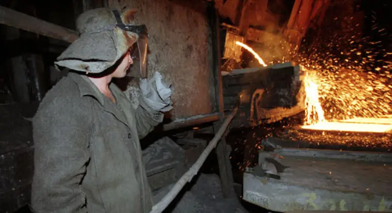 In-der-Stadt-gibt-es-die-weltweit-groessten-Schwermetall-Huettenwerke-Rund-ein-Drittel-der-Welt-Nickel-Vorraete-werden-hier-kontrolliert-mehr-als-4-Millionen-Tonnen-Cadmium-Nickel-Arsen-Kupfer-Blei-und-Selen-in-die-Luft-geblasen