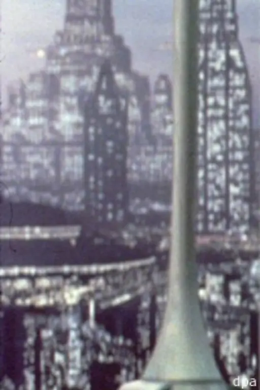 Auf-Coruscant-spricht-Padm-Amidala-mit-Palpatine-dem-Senator-von-Naboo-Der-behauptet-nur-ein-Misstrauensvotum-gegen-den-obersten-Kanzler-koenne-Naboo-retten-Palpatine-wird-als-moeglicher-Nachfolger-vorgeschlagen-Waehrenddessen-wird-Anakin-dem-Jedi-Rat-vorgestellt