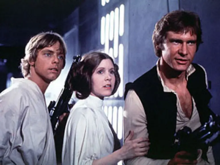 Inzwischen-wird-Leia-von-Vader-verhoert-Er-demonstriert-ihr-die-Macht-des-Todessterns-indem-er-ihren-Heimatplaneten-Alderaan-zerstoert-Als-Kenobi-und-Luke-bei-Alderaan-ankommen-sind-dort-nur-noch-Truemmer-Das-Raumschiff-wird-vom-Todesstern-eingefangen-doch-den-Passagieren-gelingt-es-sich-zu-verstecken