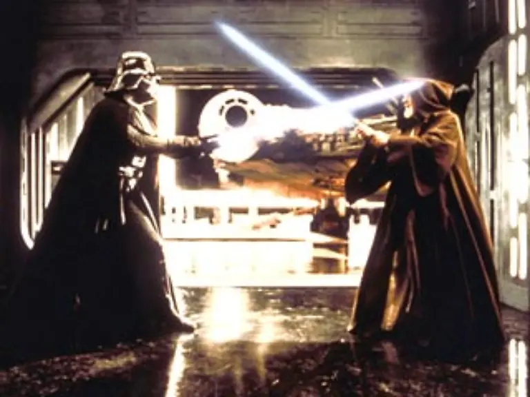 Sie-gelangen-heimlich-auf-den-Todesstern-Waehrend-Kenobi-den-Fangstrahl-ausschaltet-entdecken-Han-und-Luke-die-Prinzessin-und-befreien-sie-Obi-Wan-kaempft-mit-Vader-waehrend-die-anderen-entkommen-koennen-Mit-einem-unbemerkten-Peilsender-an-Bord-fliegen-sie-direkt-zum-Rebellenstuetzpunkt-nach-Yavin-IV