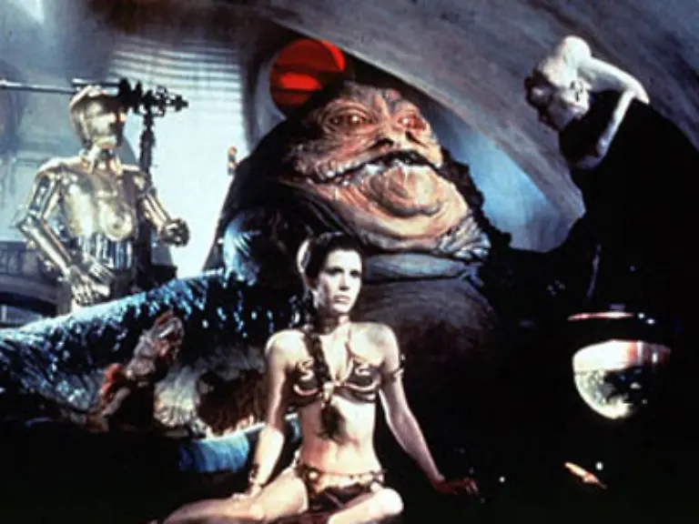 Jabba-in-der-Mitte-rechts-neben-ihm-Bib-Fortuna-macht-Leia-zu-seiner-Sklavin-Als-Luke-zu-ihrer-Rettung-eintrifft-geraet-er-in-eine-Falle-muss-gegen-ein-Monster-kaempfen-und-kann-es-schliesslich-toeten-Nach-einigen-weiteren-Kaempfen-koennen-die-Freunde-entkommen