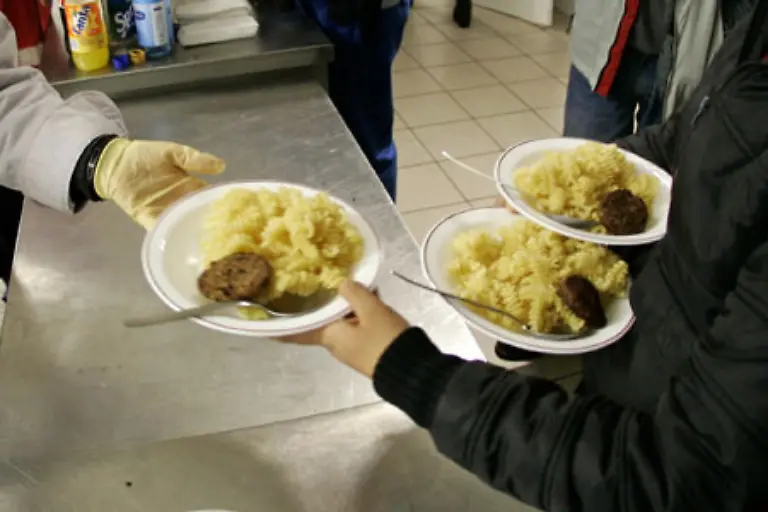 Wegen-des-Luftwiderstandes-sind-sie-unten-eingedellt-Manche-sehen-in-der-daraus-resultierenden-ovalen-Form-eine-Aehnlichkeit-mit-einer-Frikadelle-naja