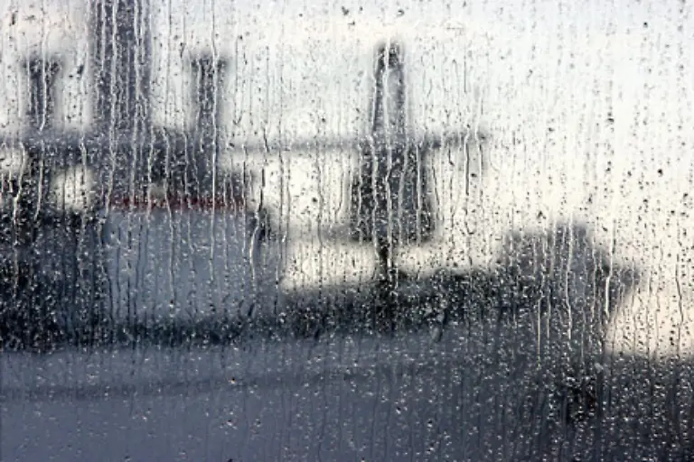 Es-nieselt-meist-aus-Nebel-oder-Hochnebel-mit-einer-Fallgeschwindigkeit-von-weniger-als-drei-Metern-je-Sekunde