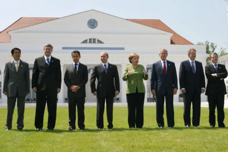 In-den-gediegenen-Kulissen-der-G8-Gipfel-sprechen-die-World-Leader-ueber-Probleme-der-Welt