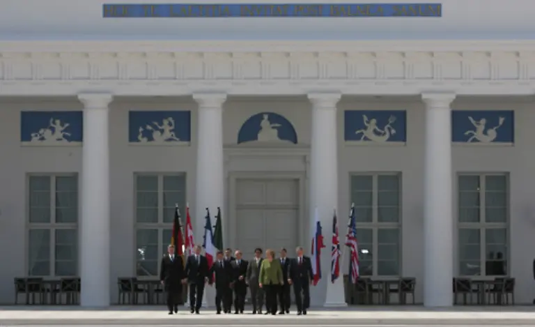 Und-mal-ehrlich-Natuerlich-strahlten-die-weissen-Waende-und-das-altehrwuerdige-Ambiente-des-Ostseebades-eine-ganz-andere-positivere-Stimmung-aus-als-dies-beispielsweise-auf-einem-Flugzeugtraeger-der-Fall-gewesen-waere