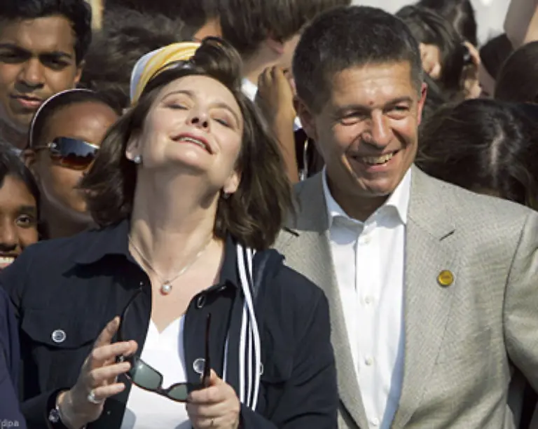 Joachim-Sauer-revanchierte-sich-jedenfalls-mit-einem-fuer-ihn-doch-eher-untypischen-Flirt-mit-Cherie-Blair