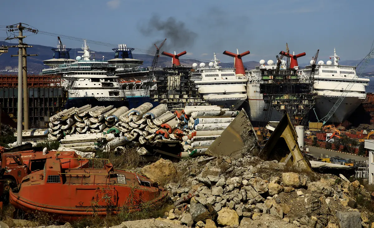 2020-10-02T142921Z-1145326954-RC2EAJ9MO8HJ-RTRMADP-3-HEALTH-CORONAVIRUS-TURKEY-SHIPS