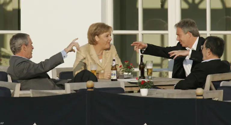 Nur-der-gemuetliche-ja-fast-intime-Teil-des-Gipfels-stand-noch-aus-Auf-der-Terrasse