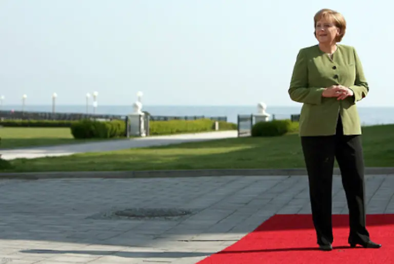 Merkel-hat-alles-erreicht-Bis-2050-denkt-man-ernsthaft-ueber-das-Klima-nach-Ausserdem-will-man-die-bereits-2005-gemachten-Entwicklungshilfe-Zusagen-nun-auch-wirklich-einhalten-Und-60-Milliarden-Dollar-fuer-den-Kampf-gegen-Aids-Malaria-und-Tuberkulose-aufbringen-versprochen