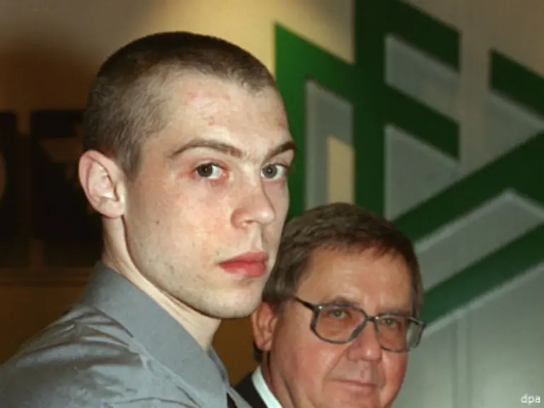 15-Januar-2000-Dem-Gladbacher-Quido-Lanzaat-jetzt-TSV-1860-Muenchen-wird-nach-dem-Hallen-Masters-Turnier-in-Folge-von-Haschischkonsum-die-Einnahme-von-Tetrahydrocannabinol-THC-nachgewiesen-Acht-Wochen-Sperre-fuer-Lanzaat-und-Aberkennung-des-Masters-Titels-fuer-Gladbach