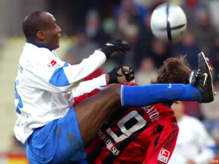 19-Oktober-2003-Raymond-Kalla-VfL-Bochum-meldet-nicht-die-Einnahme-des-Entzuendungshemmers-Triamcinolon-drei-Spiele-Sperre