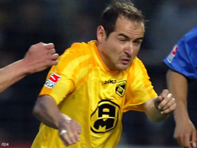 9-November-2003-Daniel-Gomez-Alemannia-Aachen-wird-positiv-auf-das-Kortison-Praeparat-Methylprednisolon-getestet-zwoelf-Spiele-Sperre
