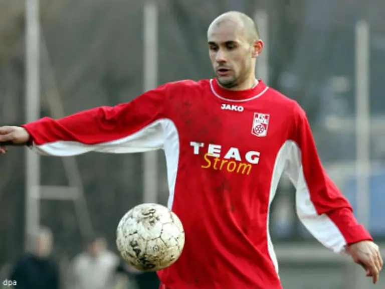 6-April-2005-Senad-Tiganj-Erfurt-wird-nach-dem-2-0-gegen-Unterhaching-positiv-auf-Fenoterol-getestet-Das-Spiel-wird-zu-Gunsten-Hachings-gewertet-Tiganj-erhaelt-eine-Sperre-von-zehn-Wochen