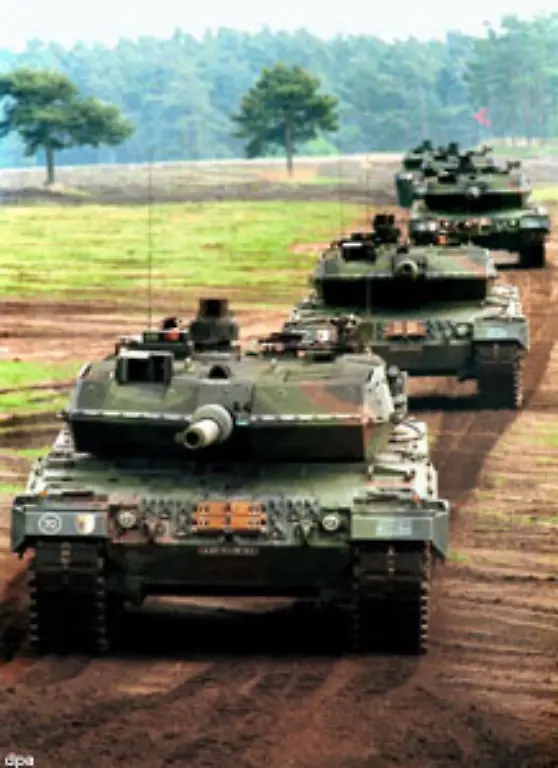 Im-Jahr-2007-wurden-umgerechnet-858-Milliarden-Euro-fuer-militaerische-Zwecke-ausgegeben