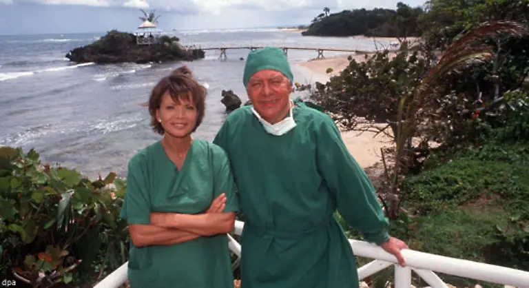 er-war-auf-dem-Traumschiff-im-Tatort-feierte-mit-der-Serie-Klinik-unter-Palmen-Bild-einen-weiteren-Erfolg-mit-einer-Arztrolle-und-gab-ein-Gastspiel-in-der-Krankenhausserie-In-aller-Freundschaft