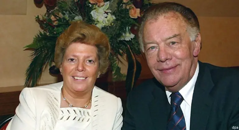 Kurz-vor-der-Scheidung-hatte-Wussow-inzwischen-mit-der-Witwe-des-Boxers-Bubi-Scholz-Sabine-Scholz-liiert-private-Insolvenz-anmelden-muessen-2004-heirateten-Wussow-und-Scholz-Danach-mehrten-sich-seine-gesundheitlichen-Probleme