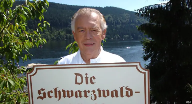 Seine-Kinder-Barbara-und-Alexander-Wussow-hatten-sich-erst-Anfang-Mai-in-einem-sehr-emotionalen-Appell-mehr-Respekt-fuer-ihren-schwer-kranken-Vater-gewuenscht