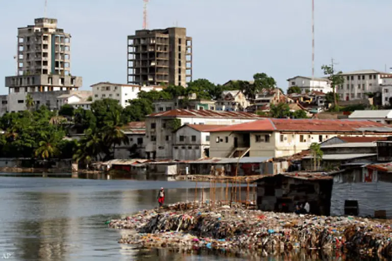 Ein-positives-Beispiel-ist-hingegen-Liberia-das-zwar-seine-Position-in-der-Rangliste-nicht-verbessern-konnte-jedoch-erhebliche-Fortschritte-zu-einem-stabileren-Staat-gemacht-hat