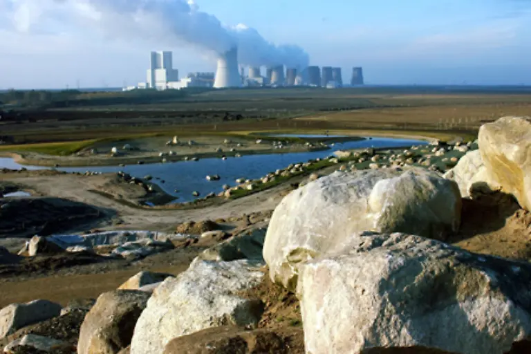 Der-groesste-Vorteil-bei-der-Stromgewinnung-aus-Wasserkraftwerken-ist-dass-keine-klimaschaedlichen-Treibhausgase-entstehen