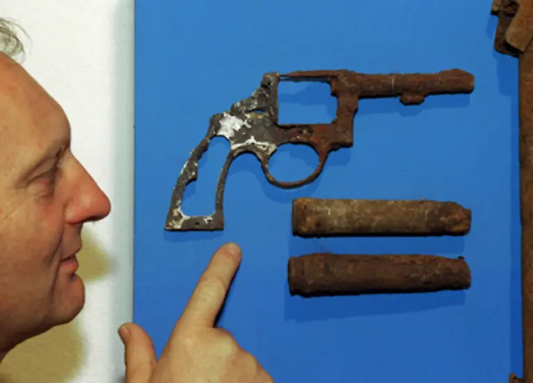 Das-so-genannte-Schwemmgut-reichte-im-Wasserkraftwerk-Finsing-bei-Muenchen-aus-um-ein-ganzes-Museum-damit-zu-bestuecken