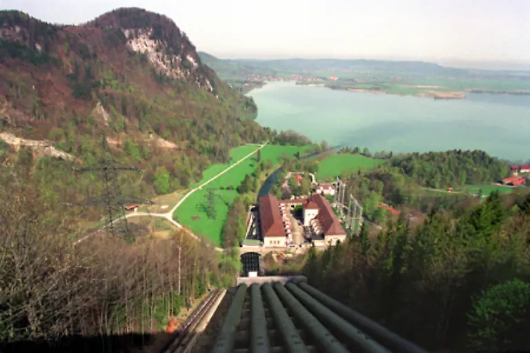 Nicht-nur-die-Landschaft-und-das-oekologische-Gleichgewicht-koennen-zerstoert-werden-Durch-den-Bau-von-Staubecken-koennen-sogar-Erdbeben-ausgeloest-werden