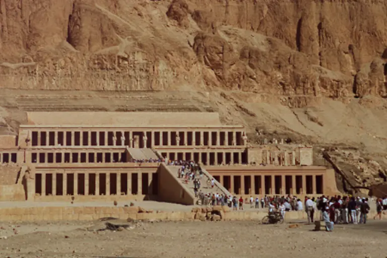 Auf-die-Mumie-der-Hatschepsut-kamen-aegyptische-Archaeologen-bei-einer-erneuten-Suche-nach-Hatschepsut-im-Altertums-Museums-in-Kairo