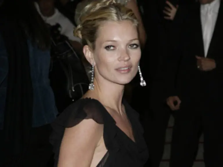 Kate-Moss-erstaunlich-wie-gut-sie-immer-wieder-aussehen-kann-Auf-Platz-31-trotz-Koks-Eskapaden-und-dauerzugedroehntem-Freund-Pete-Doherty