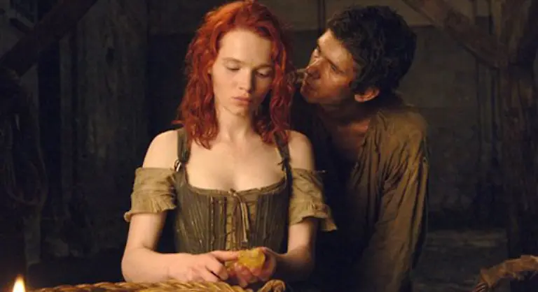 Karoline-Herfurth-Platz-59-fuer-das-gutriechende-Maedchen-Sechs-Jahre-nach-ihrem-Durchbruch-mit-Crazy-sah-man-Karoline-Herfurth-zuletzt-in-Das-Parfum-Am-22-Mai-feiert-sie-ihren-23-Geburtstag-am-13-September-die-Premiere-ihres-neuen-Films-Pornorama