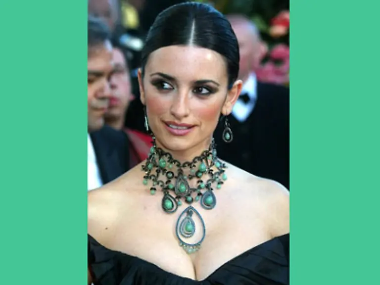 Penelope-Cruz-Schon-zwoelf-Stunden-nachdem-Kylie-Minogue-mit-ihrem-Freund-Olivier-Martinez-Schluss-gemacht-hatte-vergnuegte-der-sich-mit-Penlope-Cruz-33