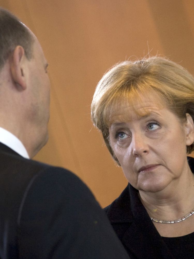 Die Kanzlerin ist mit ihrem "Ost-Beauftragten" Tiefensee offenbar unzufrieden.