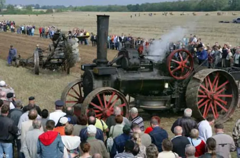 Der-Dampfpflug-ist-nur-noch-ein-historisches-Schaustueck