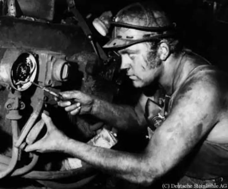 Foerderung-Zahl-der-Beschaeftigten-und-Anteil-an-der-Stromerzeugung-sinken-seitdem-stetig