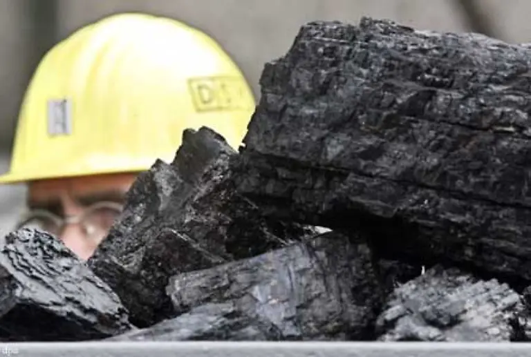 Waehrend-fuer-eine-Tonne-Importkohle-derzeit-rund-60-Euro-bezahlt-werden-muessen-kostet-die-Tonne-aus-heimischen-Zechen-etwa-drei-Mal-so-viel
