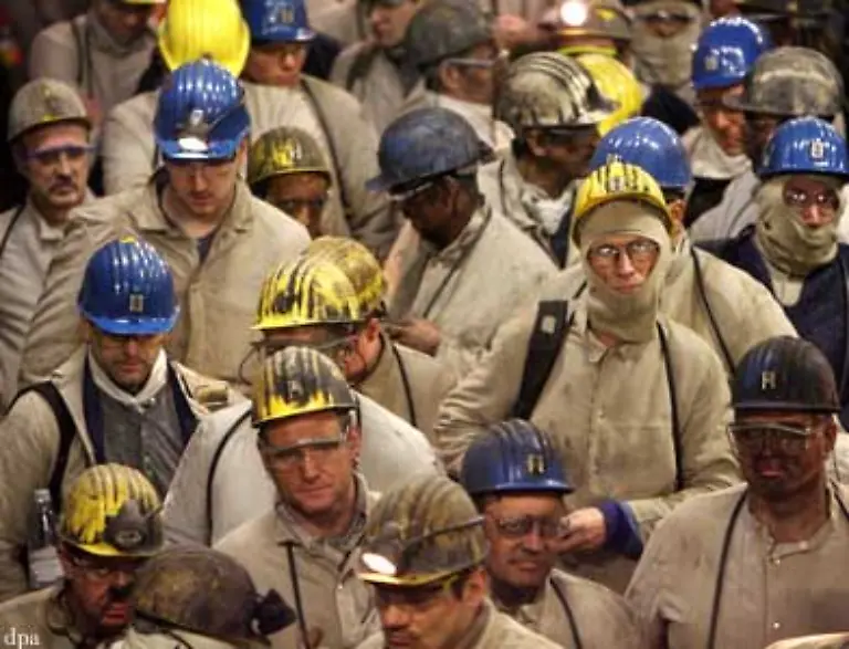 Die-Branche-beziffert-ihre-Gesamteinnahmen-auf-noch-4-5-Milliarden-Euro-im-Jahr-2005-Rund-2-4-Milliarden-Euro-stammten-aus-Subventionen-2-1-Milliarden-Euro-aus-Verkaufserloesen