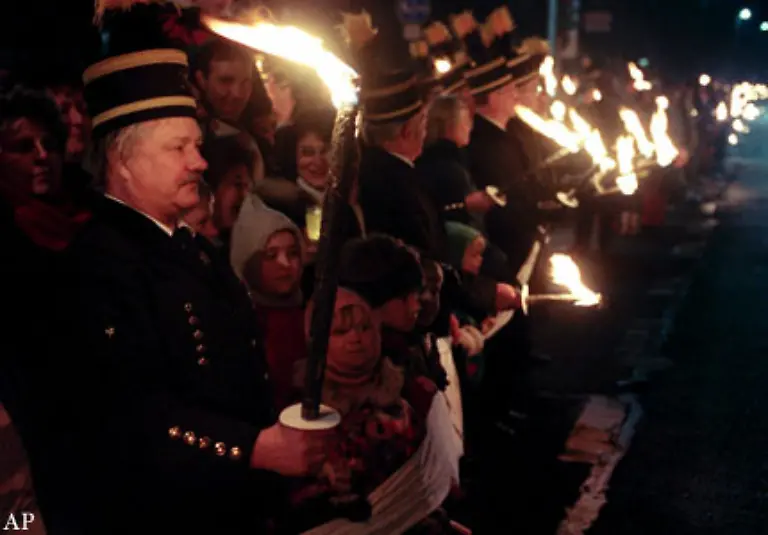 Auch-deshalb-gehoerten-die-Proteste-der-Kumpel-gegen-Zechenschliessungen-ueber-Jahrzehnte-zum-gewohnten-bundestdeutschen-Bild