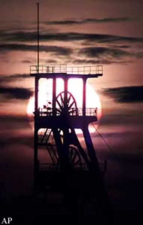 Die-Foerdertuerme-werden-abgebaut