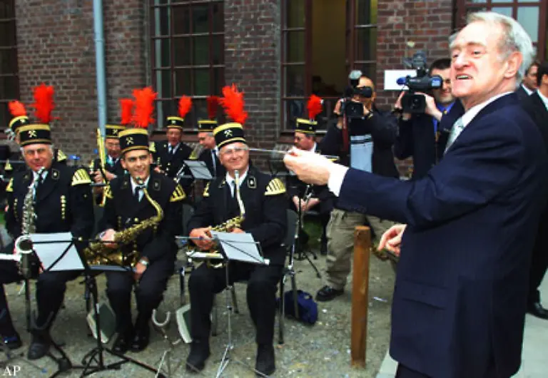 Mit-ihnen-verschwinden-auch-viele-Traditionen-irgendwann-wird-ein-Lied-wie-Glueck-auf-Glueck-auf-der-Steiger-kommt-nur-noch-an-sehr-ferne-Zeiten-erinnern