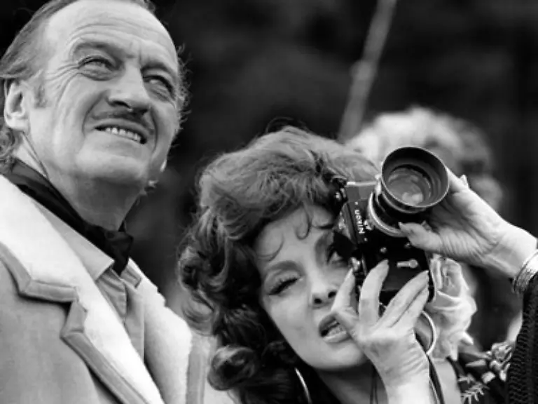 Sie-fotografierte-Prominente-wie-Fidel-Castro-das-Fussballidol-Pel-Ronald-Reagan-und-Salvador-Dal