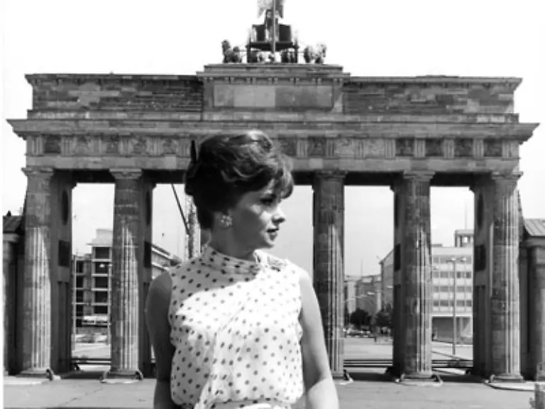 Fuer-Pane-Amore-e-Fantasia-1953-erhielt-sie-in-Berlin-den-Goldenen-Baeren
