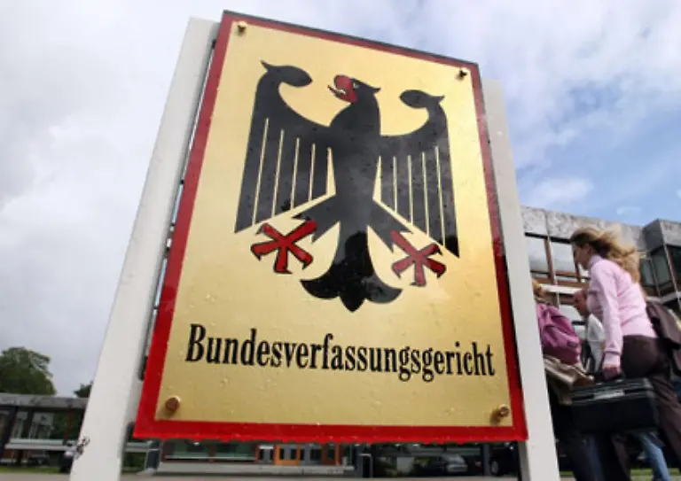 Und-seitdem-befasste-sich-auch-das-Bundesverfassungsgericht-mit-der-Veroeffentlichungspflicht-der-Abgeordneten-Nebenverdienste