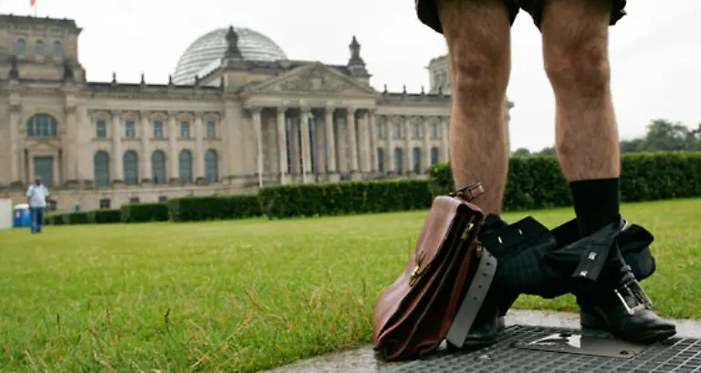 Mit-Hose-runterlassen-hat-das-Stufenmodell-wenig-zu-tun-Ueber-7-000-Euro-kann-schliesslich-alles-sein-7-001-50-Euro-genauso-wie-eine-Million-Euro