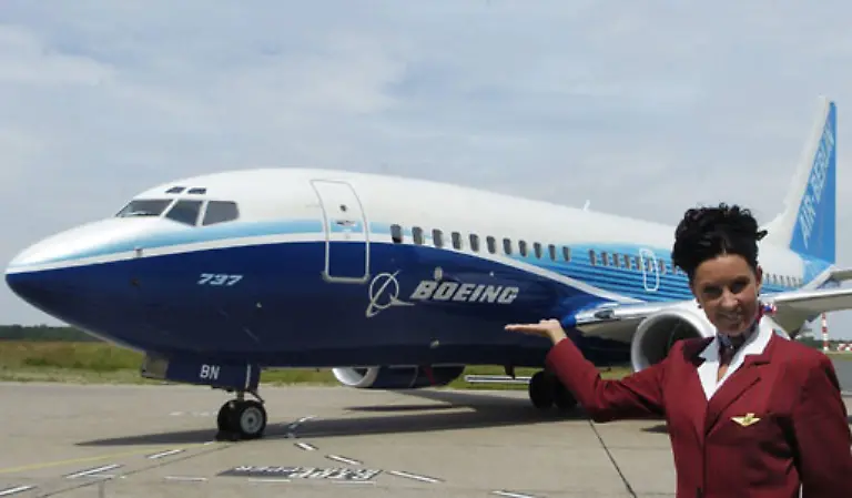 Air-Berlin-bekannte-sich-bereits-2004-zur-Boeing-Farbe-Blau-mit-dem-damals-neuen-Flugzeugtyp-737-700-Next-Generation