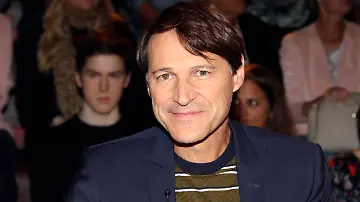 487894277